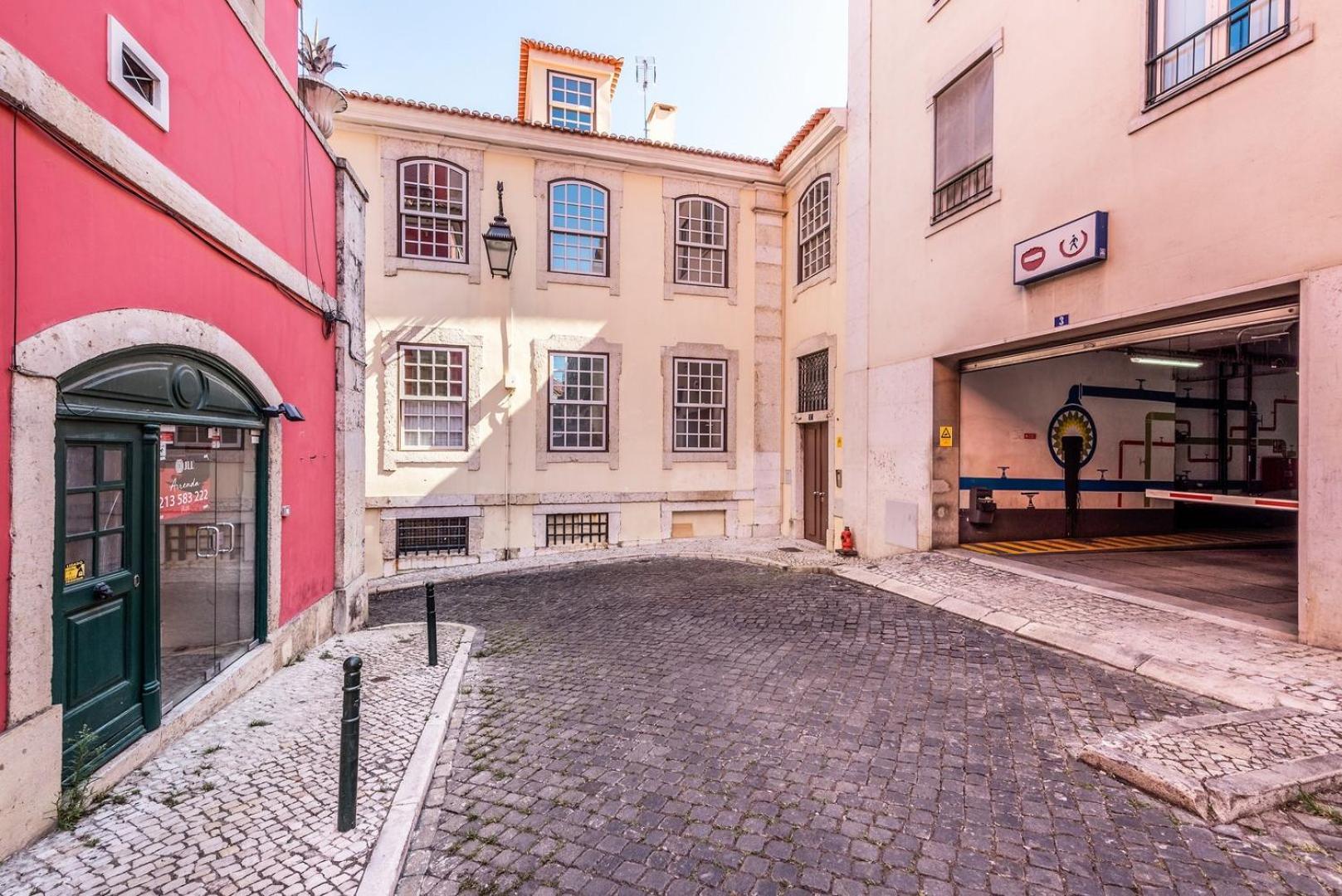 Guestready - Newly Renovated Chiado Haven Apartment Lisbon Exterior photo